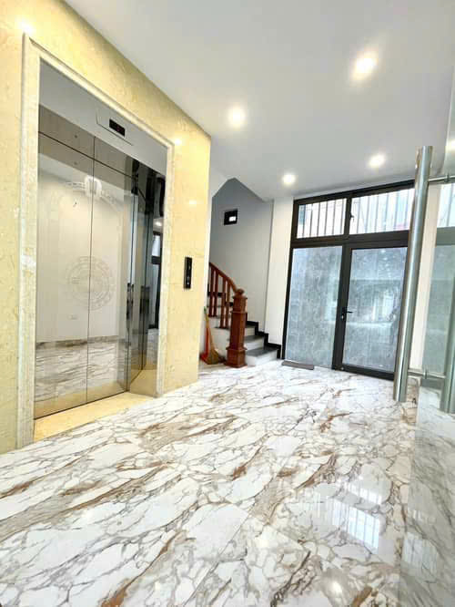 Bán Nhà Trung Tâm Phường Lĩnh Nam - Diện Tích 36m2 - THANG MÁY - Giá Chỉ Hơn 5 Tỷ - SỔ ĐỎ TRAO TAY.