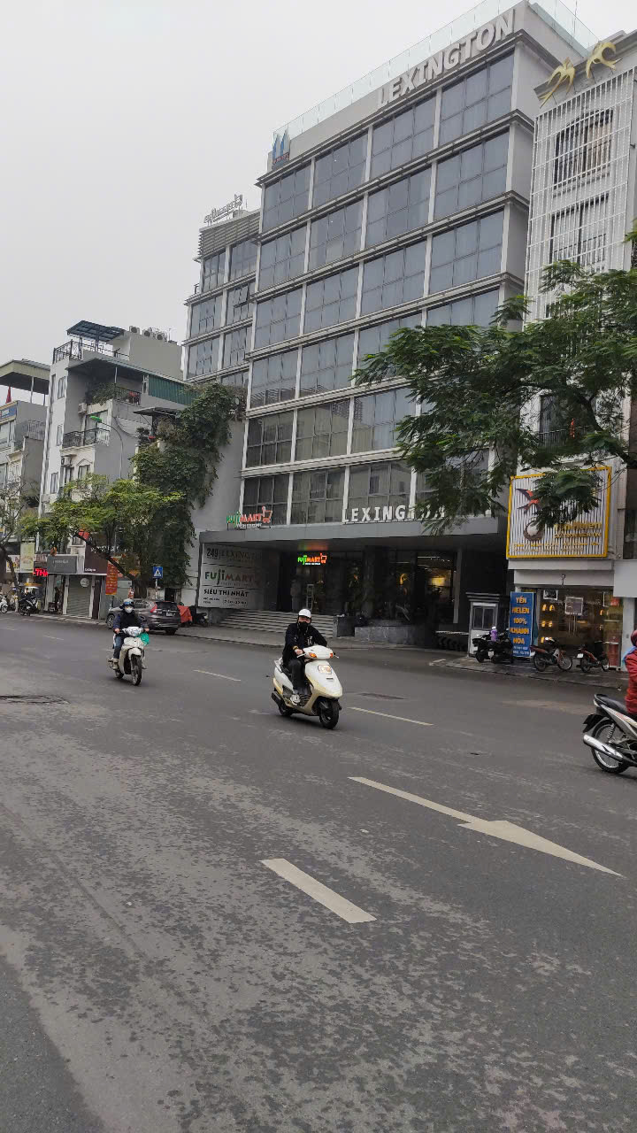 Nhà mặt phố Văn Cao quần Ngựa, Ba Đình. D/T: 165m2. Gara, vỉa hè, 2 mặt tiền Ô tô, khách sạn, tòa buding. Lotte Đào Tấn