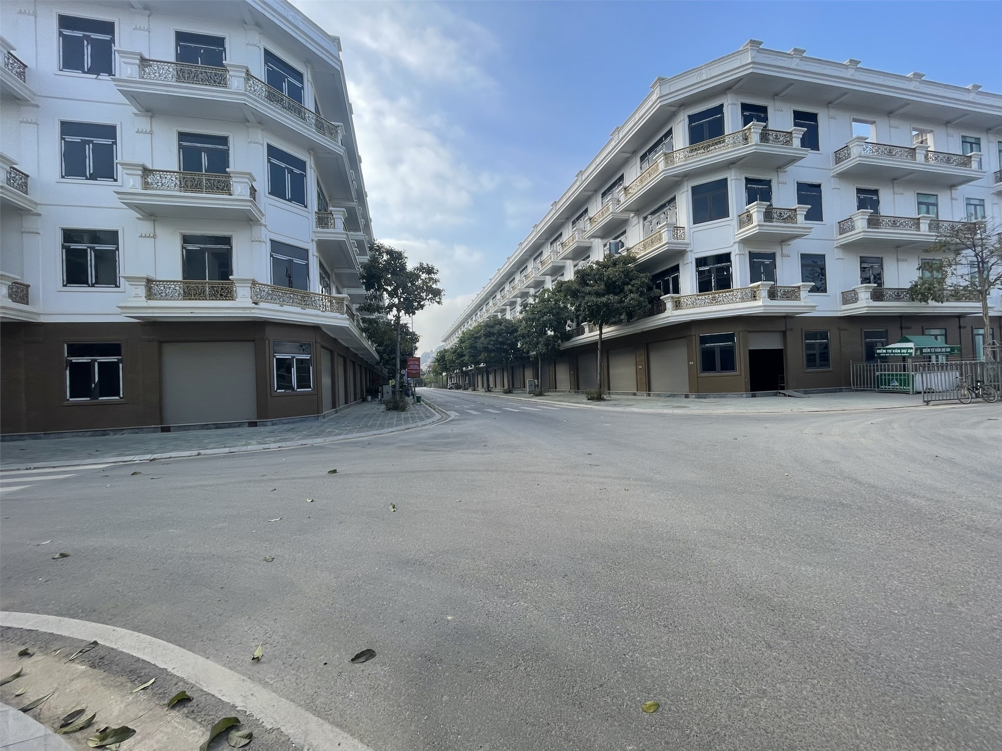 SHOPHOUSE 4 TẦNG. BÀN GIAO NHÀ NGAY. SẴN SỔ. TRỤC ĐẠI LỘ CSEDP QUẢNG THẮNG. LH: 0966 343 969