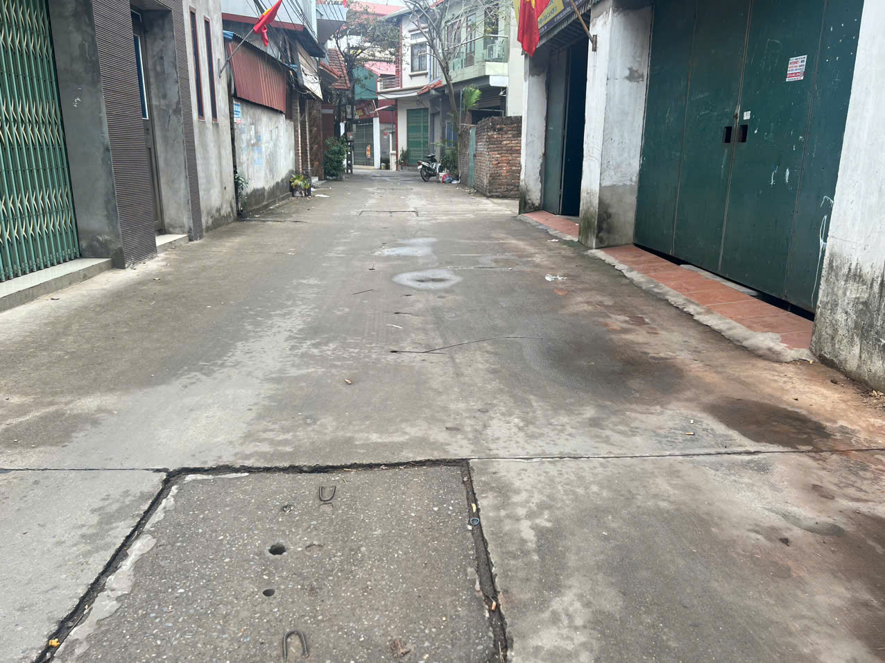 CHÍNH CHỦ CẦN BÁN GẤP HƯƠNG MẠC NGAY SÁT VÁCH ỦY BAN PHƯỜNG ✔️ Dt : 61 m mặt tiền 5 m nở hậu phát tài lộc Giá :
