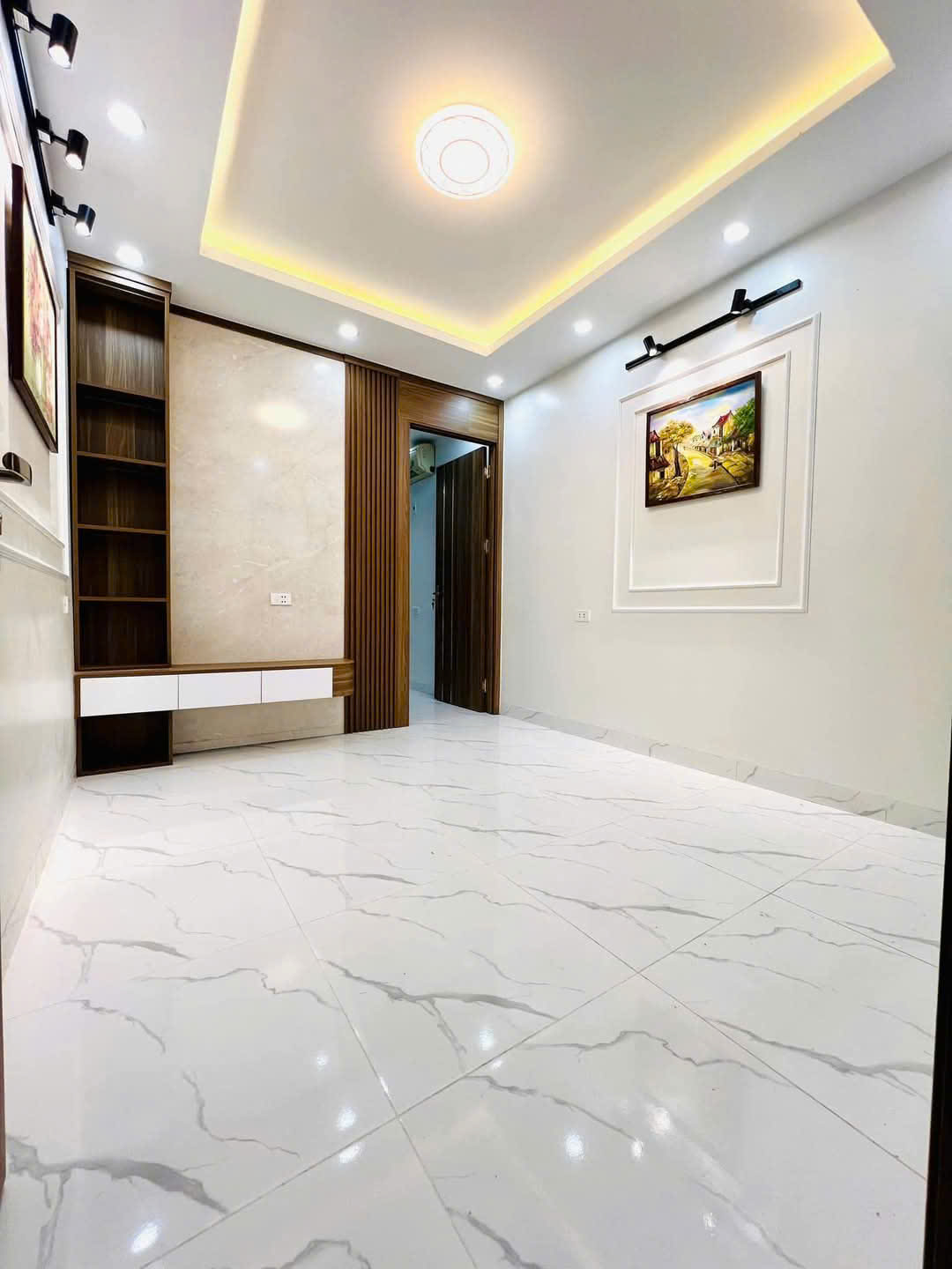 Ô tô đỗ cửa, Tầng 1 TT Giải Phóng 80m 3PN, Siêu xịn, hơn 4 tỷ