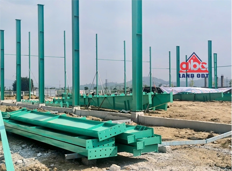 Nhà Xưởng xây dựng kiên cố. tập chung nhiều ngành nghề công nghiệp. sẵn sàng giao liền