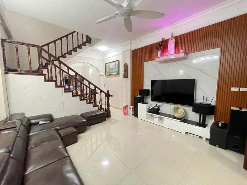 MẶT NGÕ PHẠM VĂN ĐỒNG - Ô TÔ TRÁNH - KINH DOANH ĐỈNH - CẢI TẠO THANG MÁY THOẢI MÁI.