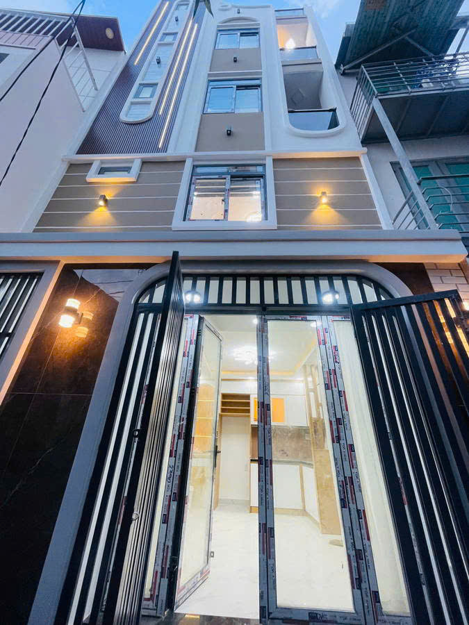 BÁN NHÀ MỚI XÂY THÍCH QUẢNG ĐỨC PHÚ NHUẬN ĐẸP LUNG LINH