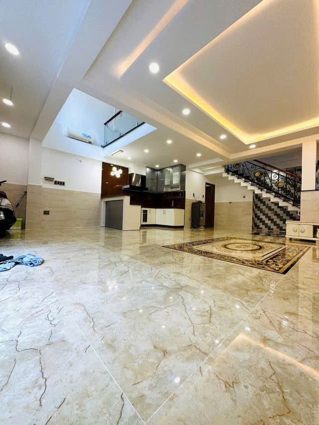 BÁN NHÀ HIẾM - NGANG 7M DÀI 9M - TẠI PHẠM VĂN HAI, P.5, TÂN BÌNH