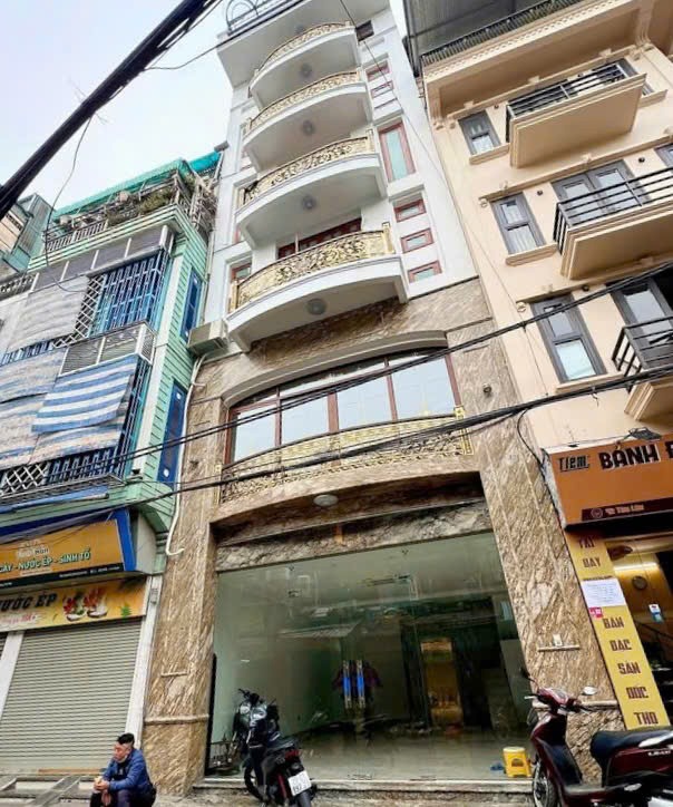 Bán nhà cực đẹp Nguyễn Khang thang máy, Gara ô tô, nội thất long lanh, nhà 2 thoáng, vừa ở vừa làm VP hoặc cửa hàng KD