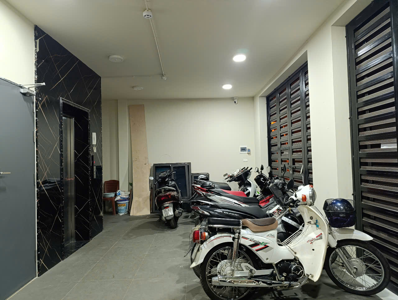 KHƯƠNG TRUNG - ĐỐNG ĐA - Ô TÔ MORNING - DÒNG TIỀN 60 TRIỆU - LÔ GÓC NHÀ ĐẸP 53m, 5 tầng, MT 8.2m, 12.9 tỷ