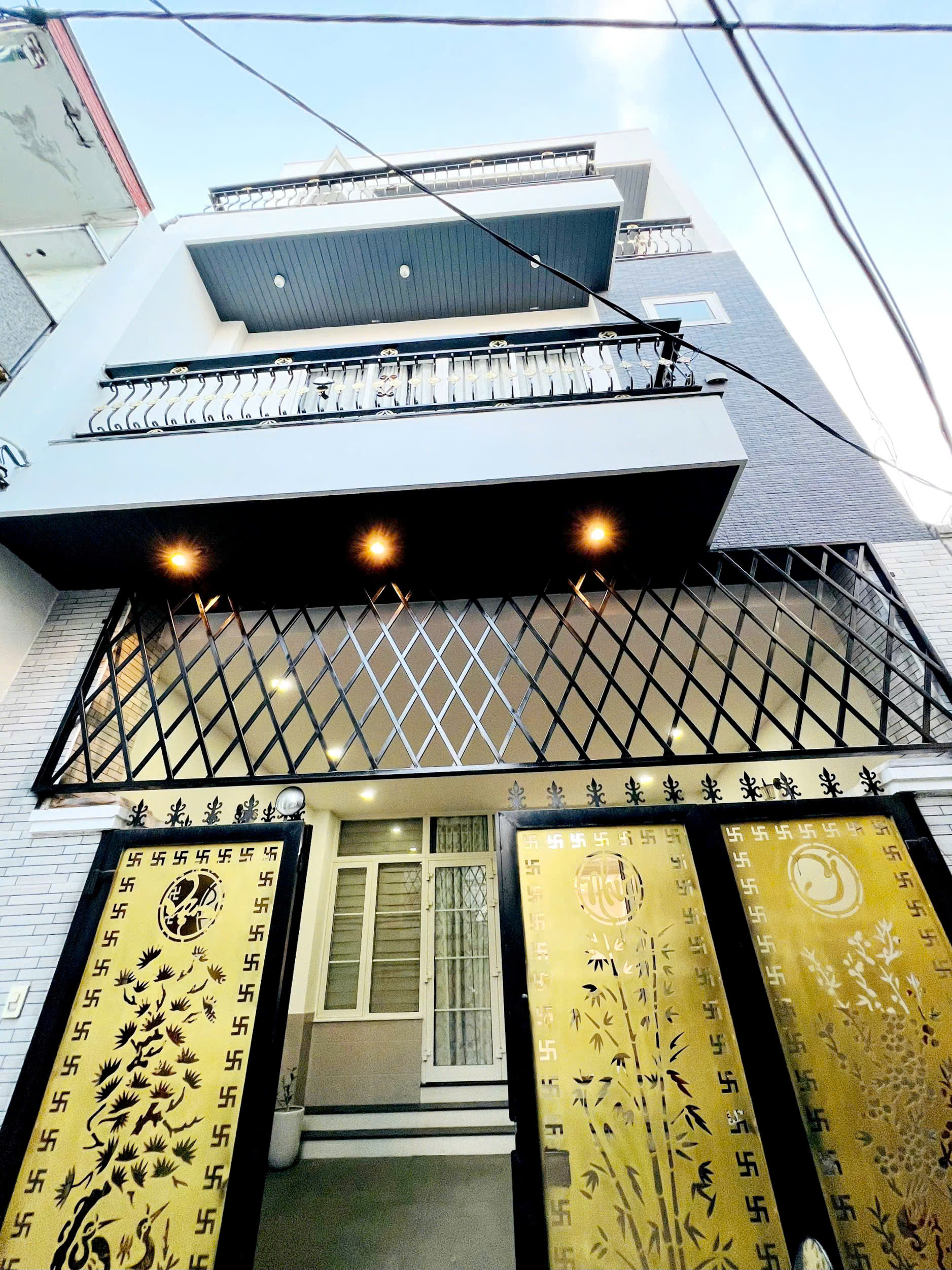 Nhà 3 tầng 110m2, nở hậu đẹp, đường Hoàng Diệu, Hải Châu gần cầu Rồng, sông Hàn
