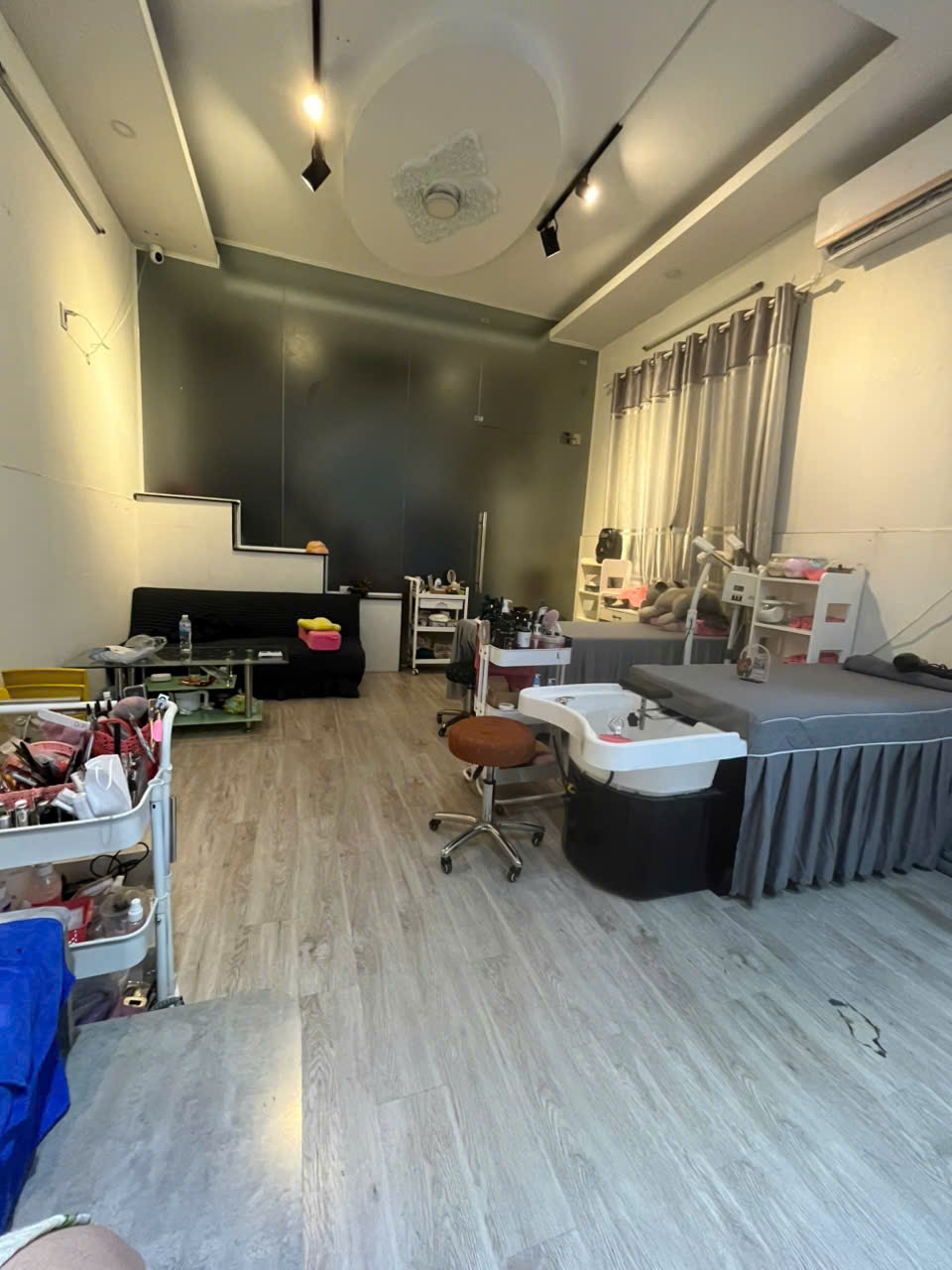 SANG NHƯỢNG LẠI MẶT BẰNG ĐỒ NAIL + MI - GIÁ TỐT - 40M2 - DĨ AN