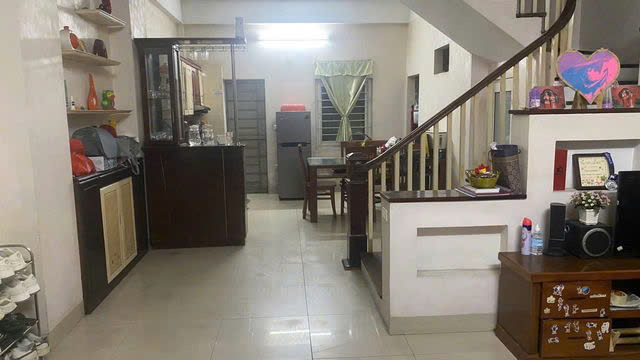 ĐỨC GIANG CHO THUÊ KINH DOANH 65M2, 3 TẦNG, MT 5.3M,9.5 TỶ. LONG BIÊN.