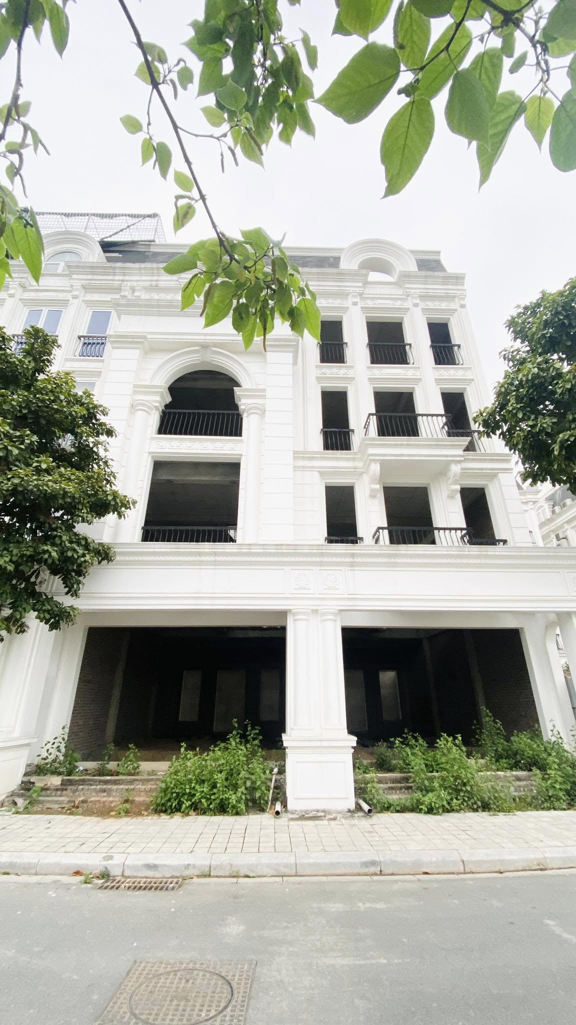 Chưa lên sàn, bán gấp kiền kề Louis X Đại Mỗ 192m PHÂN LÔ, 4 Ô TÔ TRÁNH, VIEW 4 tòa CHUNG CƯ, 50 t.ỷ (có tl)