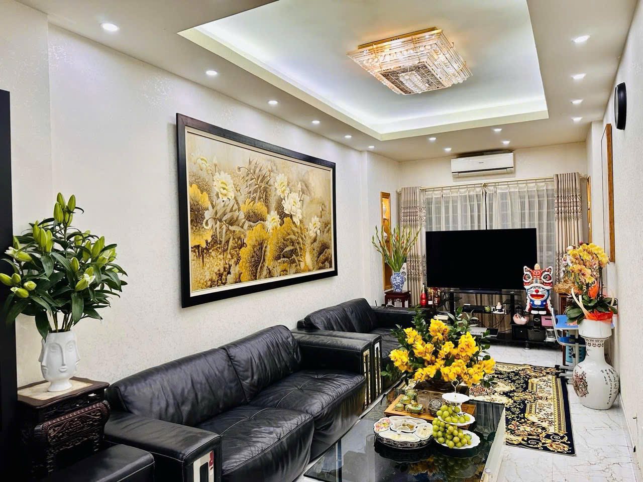 Bán nhà Lê Gia Định, Phố Huế,ngõ oto quay đầu, 5 tầng dân xây.12.8 tỷ