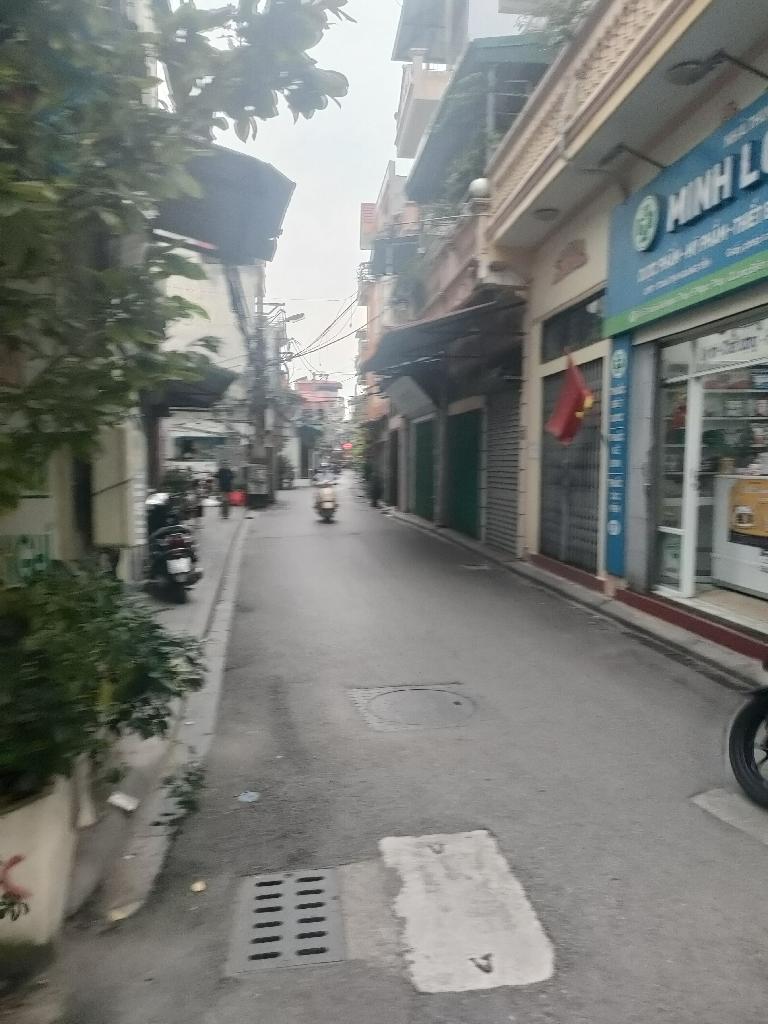 Nhà C4 Ngọc Thuỵ, phân lô trong đê 50m x 6m Lô Góc, oto tránh chỉ hơn 9 tỷ LH 0936123469