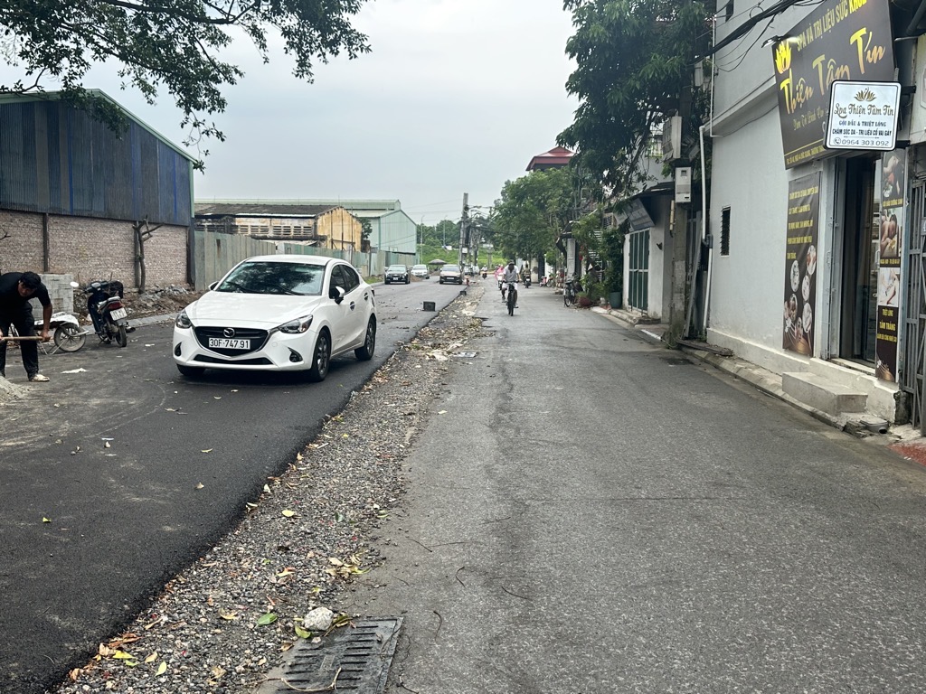 Ban nha Ỷ Lan, Gia Lâm 220m, 5 tầng, giá 17,9 tỷ. Mặt phố ô tô tải tránh. VIEW Hồ điều hoà tuyệt đẹp.