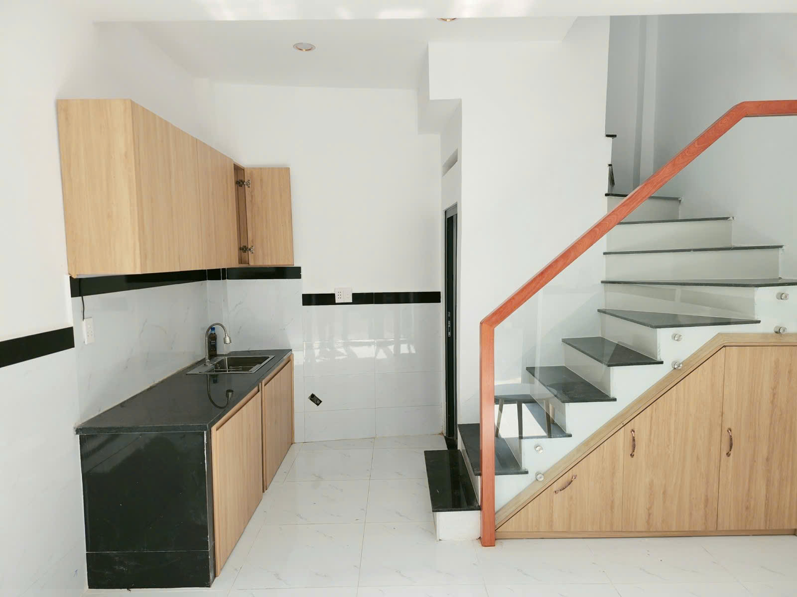 CHỈ NHỈNH 2 TỶ SƠ HỮU NGAY NHÀ LẠC LONG QUÂN - TÂN BÌNH - 20M2 2PN