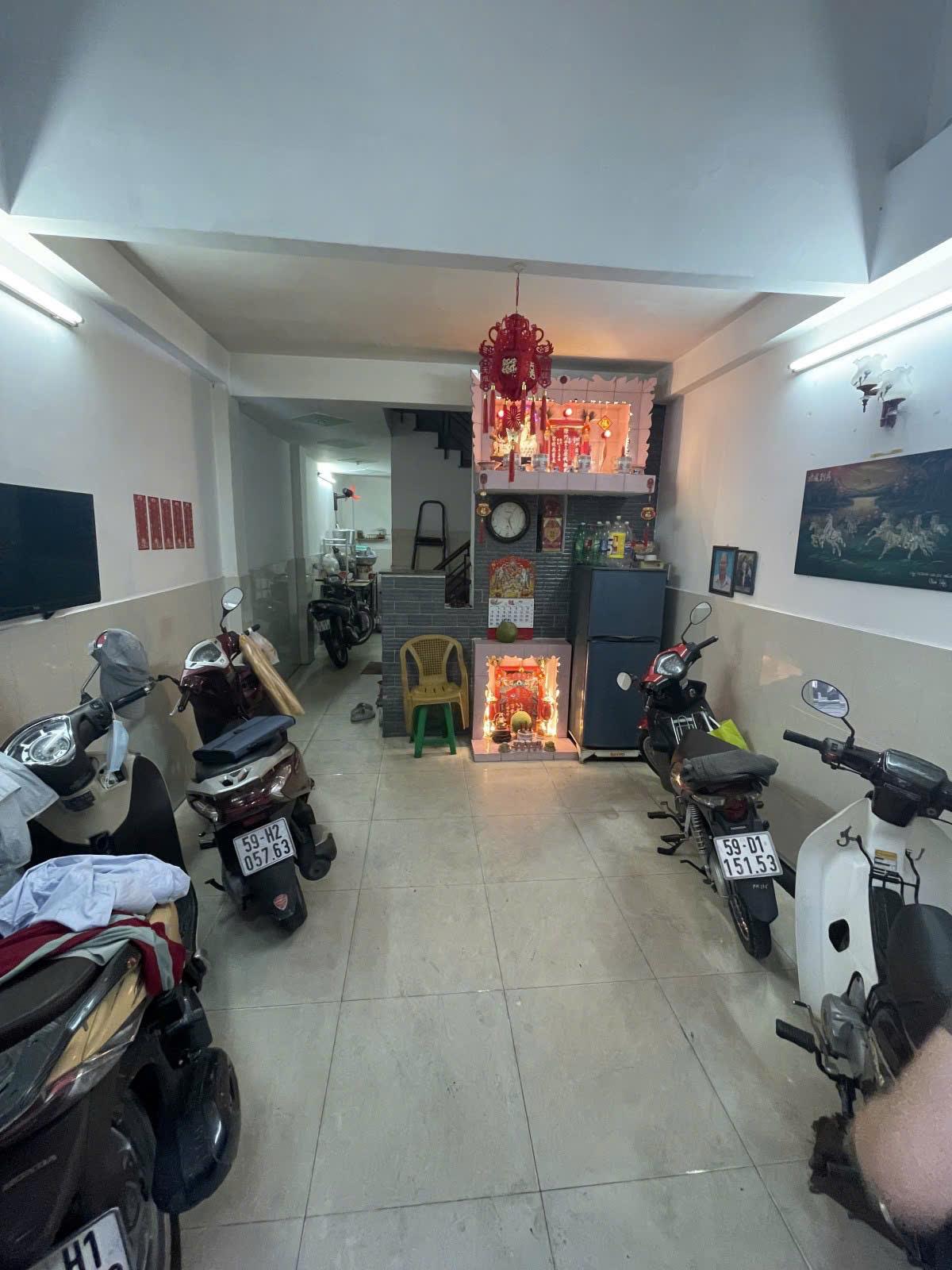 ** KHÓ CÓ CĂN THỨ 2-SHR- 40M- 3.6X11,5Tầng- 6PN ,Hẻm ÔTÔ- Trần Phú Q5 - 8.99TỶ TL Mạnh