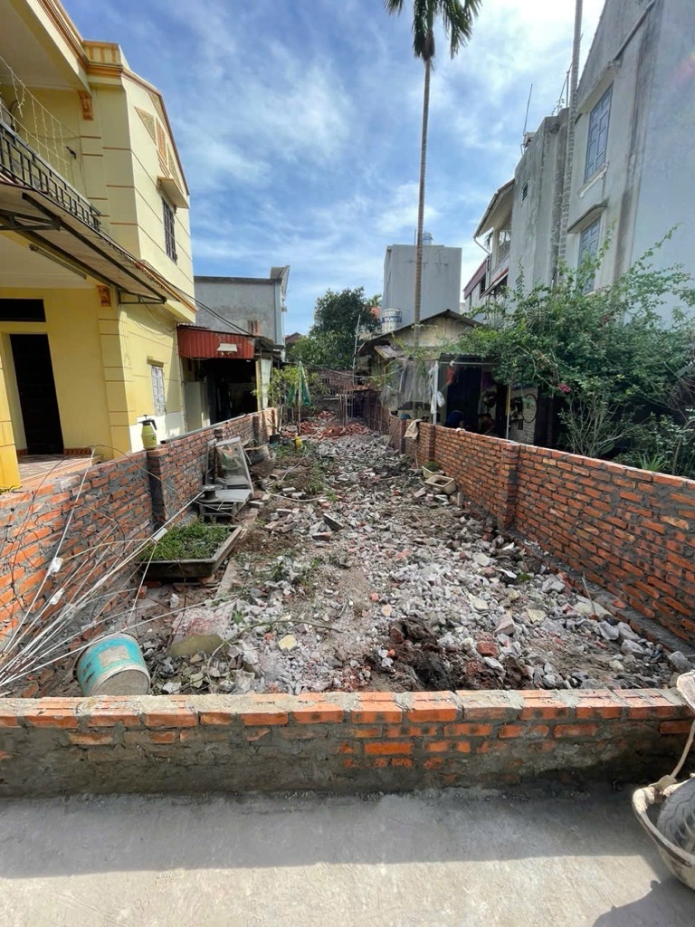 RẺ - ĐẸP 75m2 đất đẹp phố Ỷ Lan, Gia Lâm xe 4 bánh ngủ trong nhà, xây ở sướng. Loanh quanh 4 tỷ.