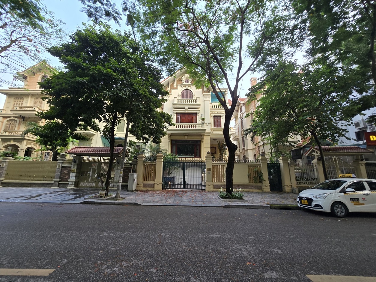 4 BÁN BIỆT THỰ SÁT HỒ LINH ĐÀM – DIỆN TÍCH RỘNG 254m2 – FULL NỘI THẤT CAO CẤP