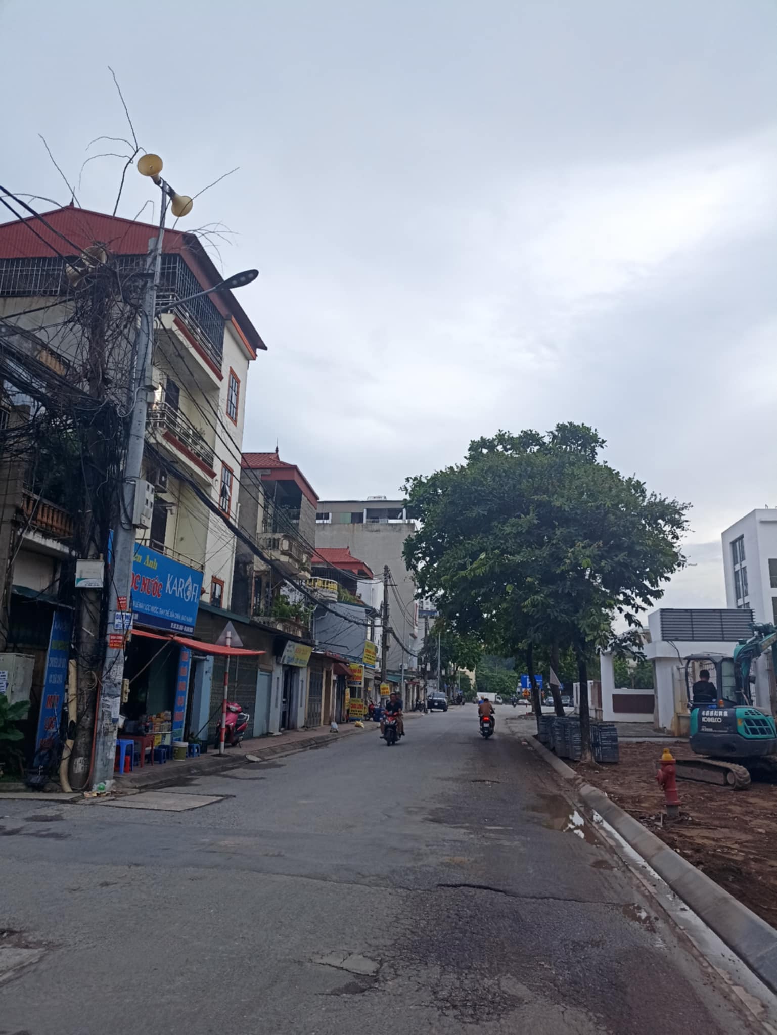 BÁN NHÀ PHỐ ĐỨC GIANG DT 85M2, C4, MT 4.5M - Ô TÔ TRÁNH - VỈA HÈ RỘNG - KINH DOANH ĐỈNH - GIÁ TỐT!