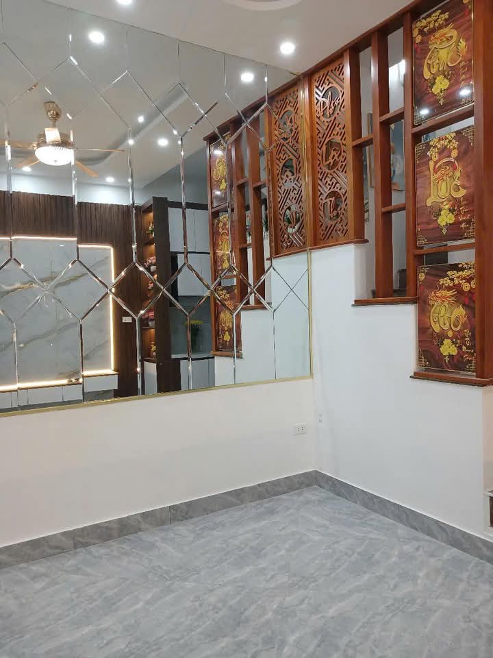 NHÀ ĐẸP 3 TẦNG Ở NGAY - NGÕ THÔNG THOÁNG - OTO ĐỖ GẦN