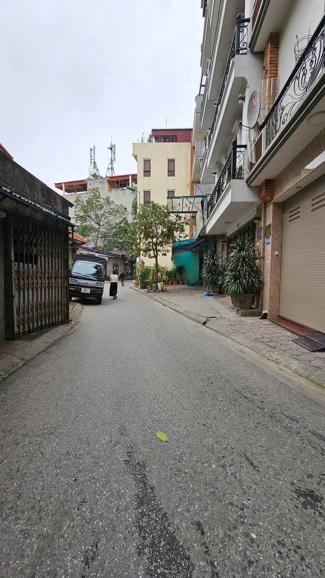 NGỌC HÀ - LÔ GÓC 3 THOÁNG - NHÀ ĐẸP - NGÕ NÔNG THÔNG THOÁNG - HƠN 50M² NHỎ 10 TỈ - Ở SƯỚNG - KINH DOANH - GÀ ĐẺ TRỨNG VÀNG