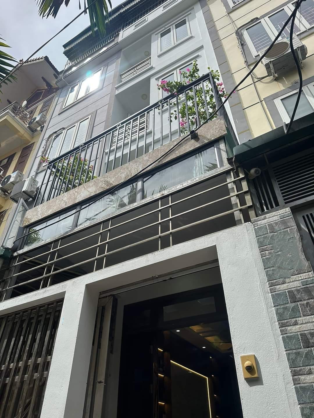 Chính chủ bán nhà Hoàng Hoa Thám 37m2 x 5 tầng, đẹp hiếm giá bán 7,9 tỷ