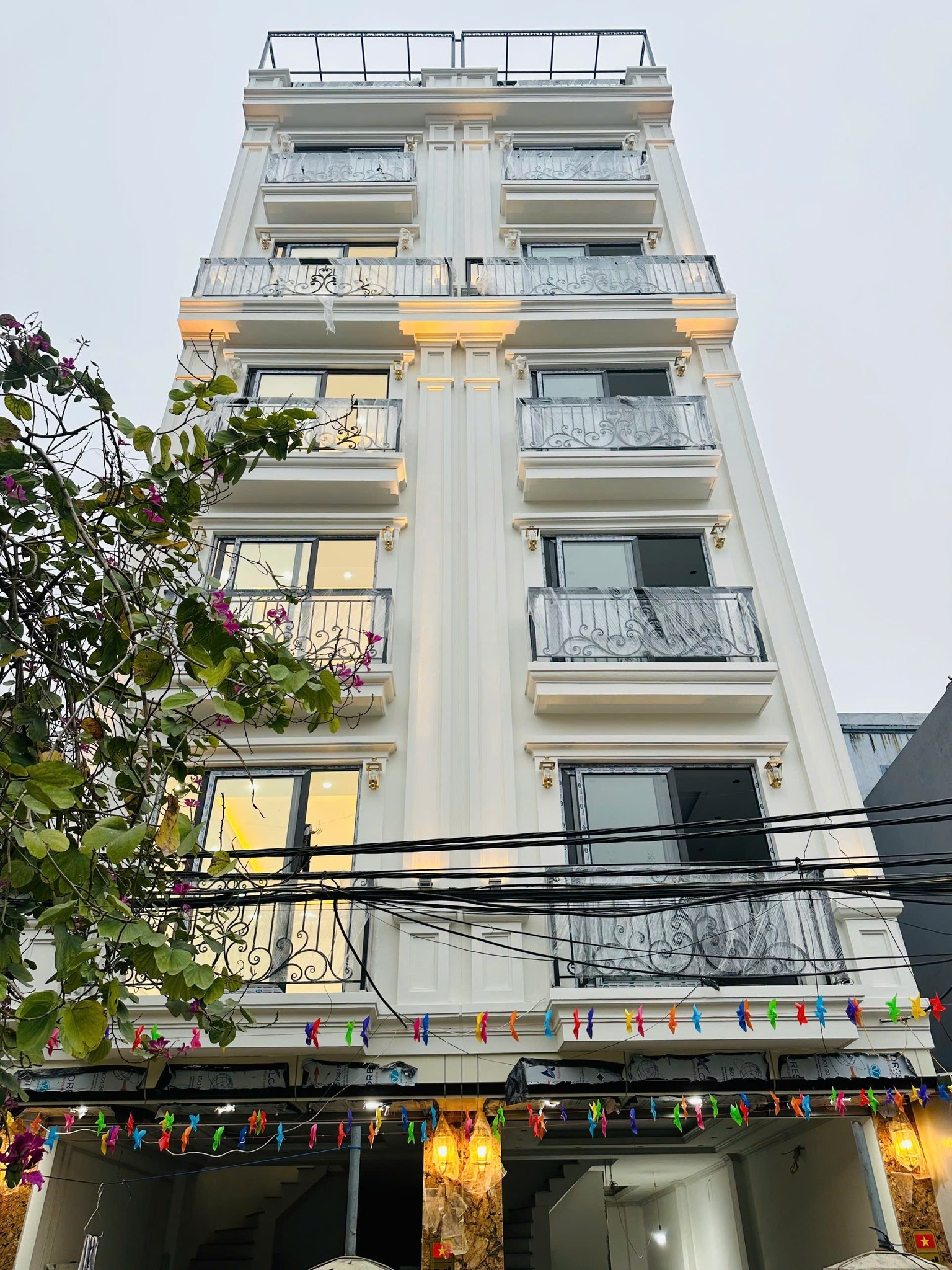 Bán nhà Phố Huế, 100m2, mặt tiền 8m, nhỉnh 60 tỷ, ô tô tránh, kinh doanh đỉnh