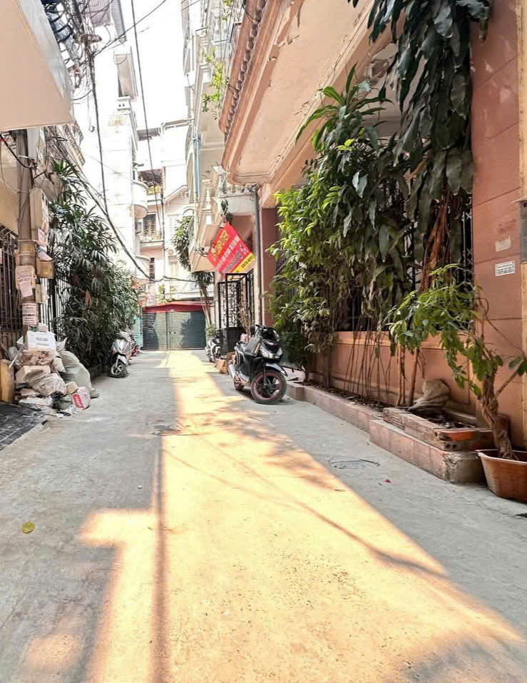 Bán nhà gấp nhà 44m2, 16,5 tỷ, 6 tầng thang máy, Đường Láng, Đống Đa,