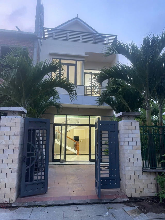 BÁN NHÀ 2 TẦNG, DT 127M2, ĐƯỜNG 7M5 KHU ĐÔ THỊ GOLDEN HILL, LIÊN CHIỂU - CHỈ 3.8 TỶ