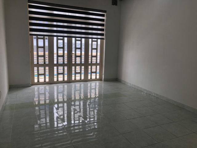 BÁN NHÀ KHU DÂN CƯ Vip đường Âu Dương Lân HXH xe Tới nhà. Âu Dương Lân P3 Q8 . Hẻm trước nhà 5m , vị trí đẹp cách mt 70m , hẻm thông tứ hướng . Dt : 44m2