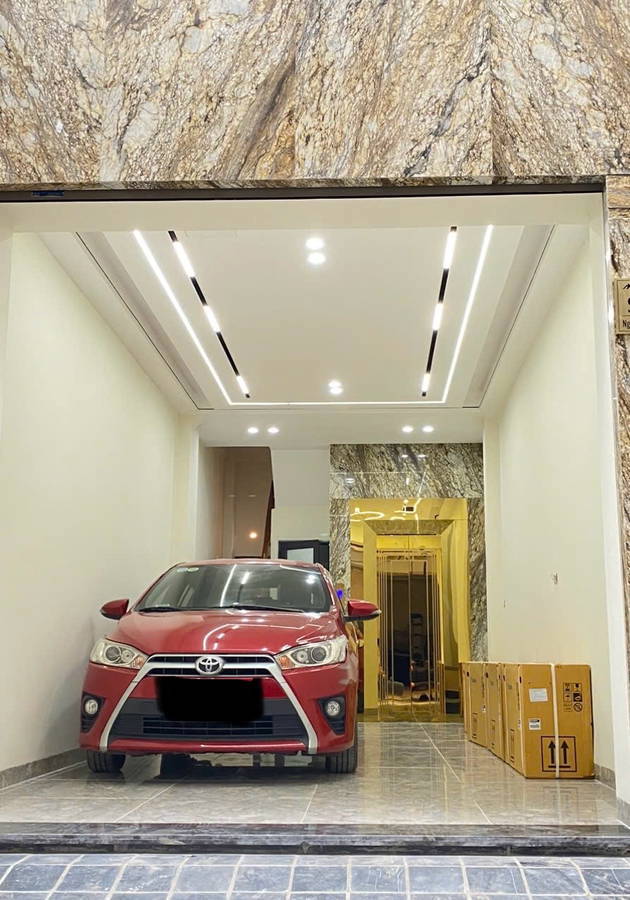 BÁN NHÀ NGUYỄN VĂN CỪ - LONG BIÊN Chỉ 12.8 tỷ – 35m² – 7 tầng – Thang máy – Gara ô tô