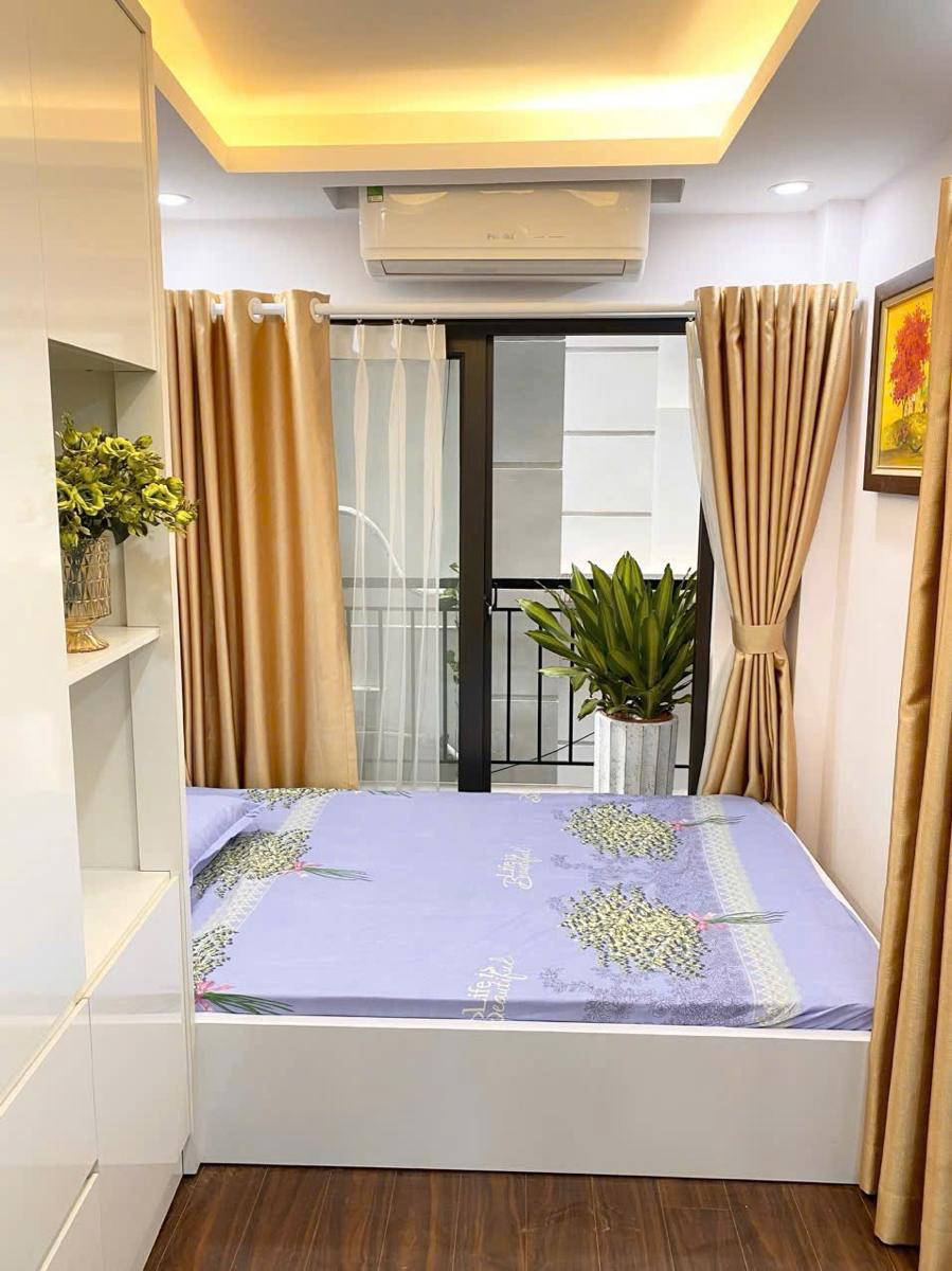 Bán Nhà Hoàng Quốc Việt. Cầu Giấy. Lô Góc. DT 15m2. MT 2,5m. 5 Tầng. Giá 3,56 Tỷ.