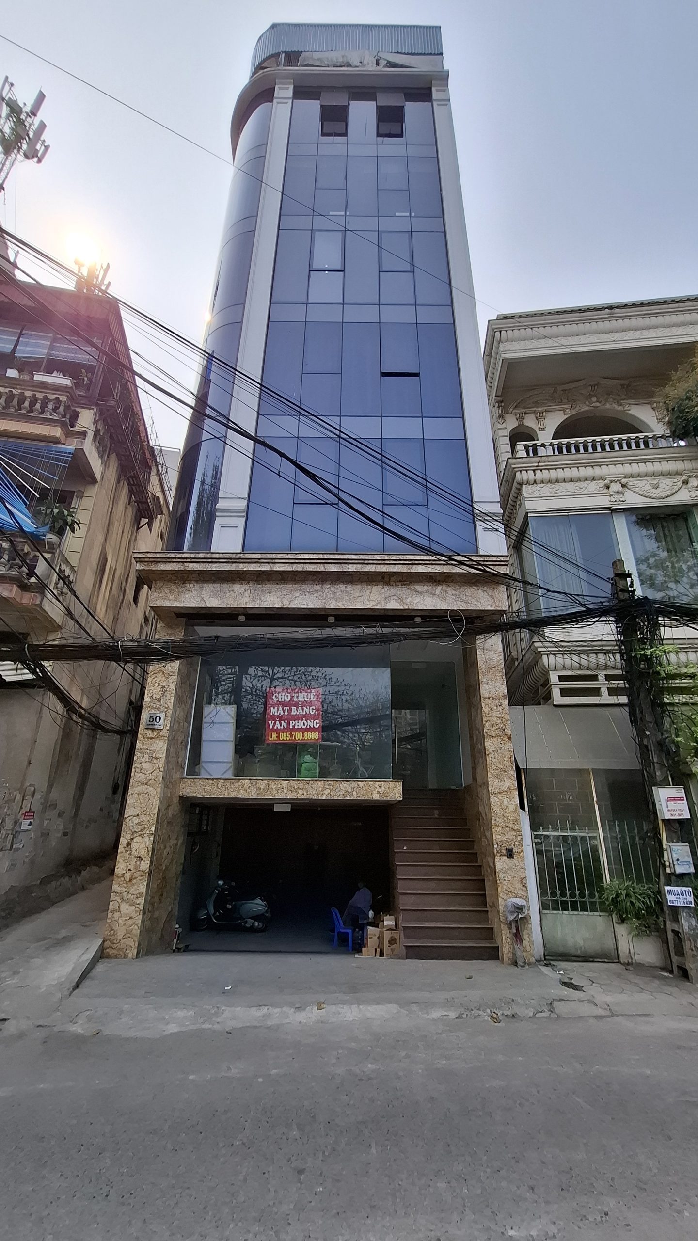 Trung kính 84 m 2, 5 tầng gần mặt phố Trung Kính đường 3 ô tô tránh vỉa hè kính doanh khu vip