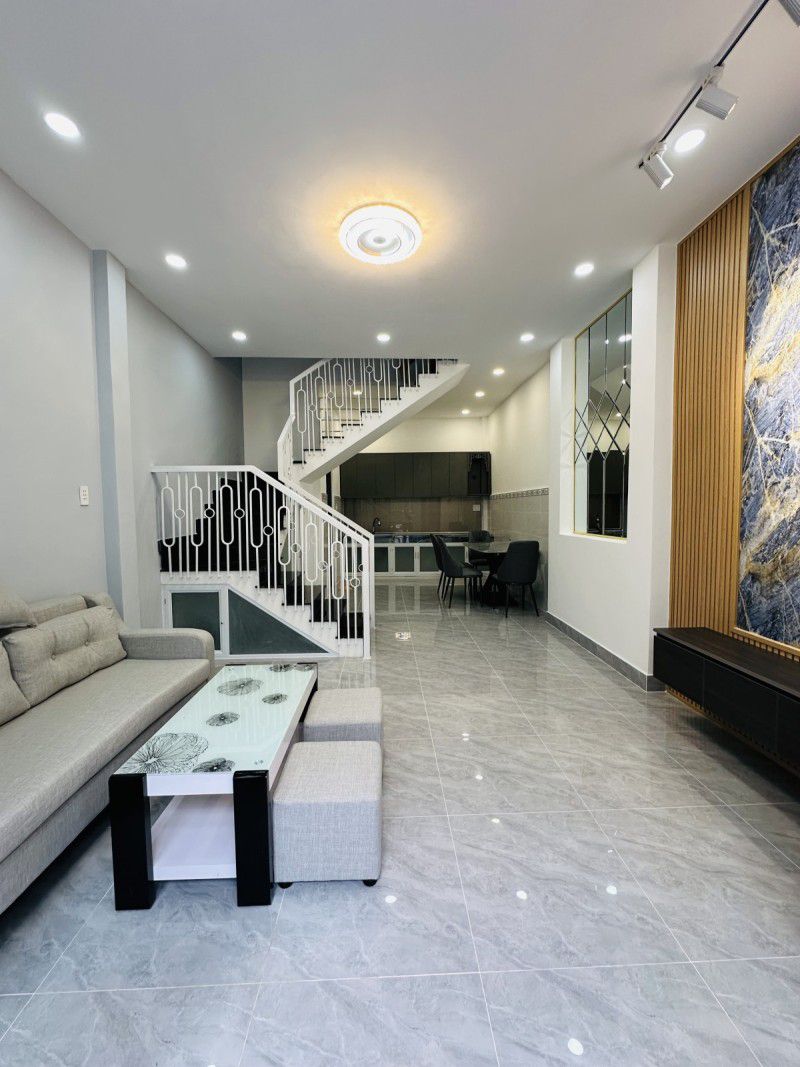 NHÀ MỚI ĐẸP Ở NGAY GẦN MẶT TIỀN TRUNG TÂM P15 TÂN BÌNH, 40M2, 2 TẦNG 2PN, HOÀN CÔNG ĐỦ, TẶNG NỘI THẤT, CHÀO CHỈ NHỈNH