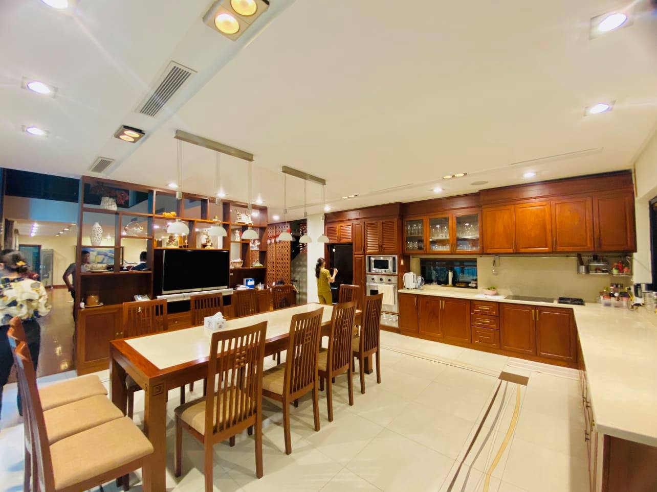 Nhà phố Thọ Tháp Kinh doanh Vỉa hè phân lô 121M giá tốt