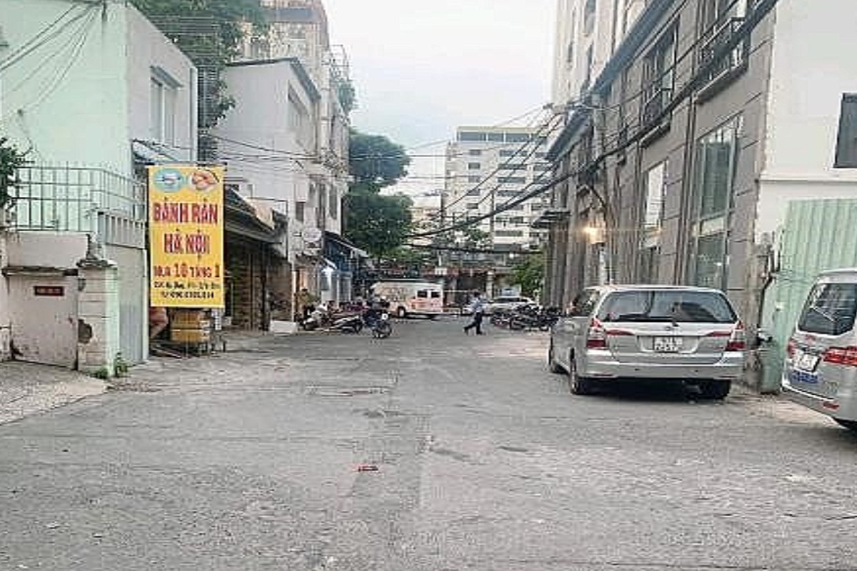 PHÚ NHUẬN, BÁN NHÀ 3 TẦNG, HẺM 6M, SÁT Q.1, Ở NGAY !