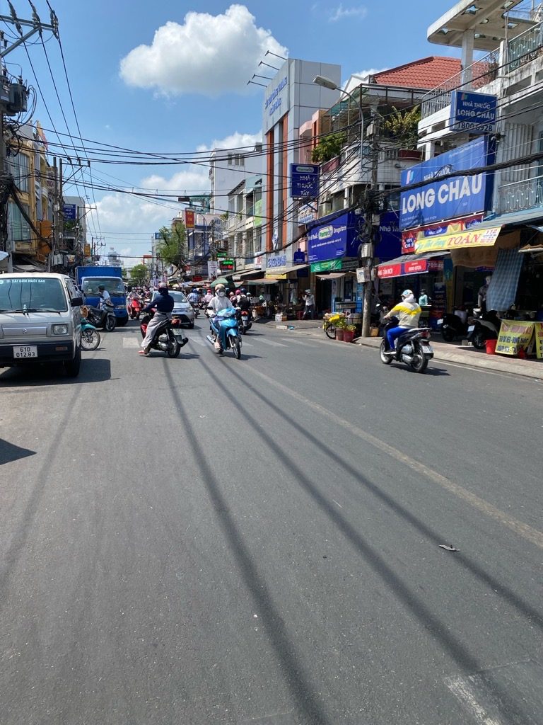 Quận 8 - Nguyễn Thị Tần căn góc 4 tầng BTCT - xe hơi trước trong nhà