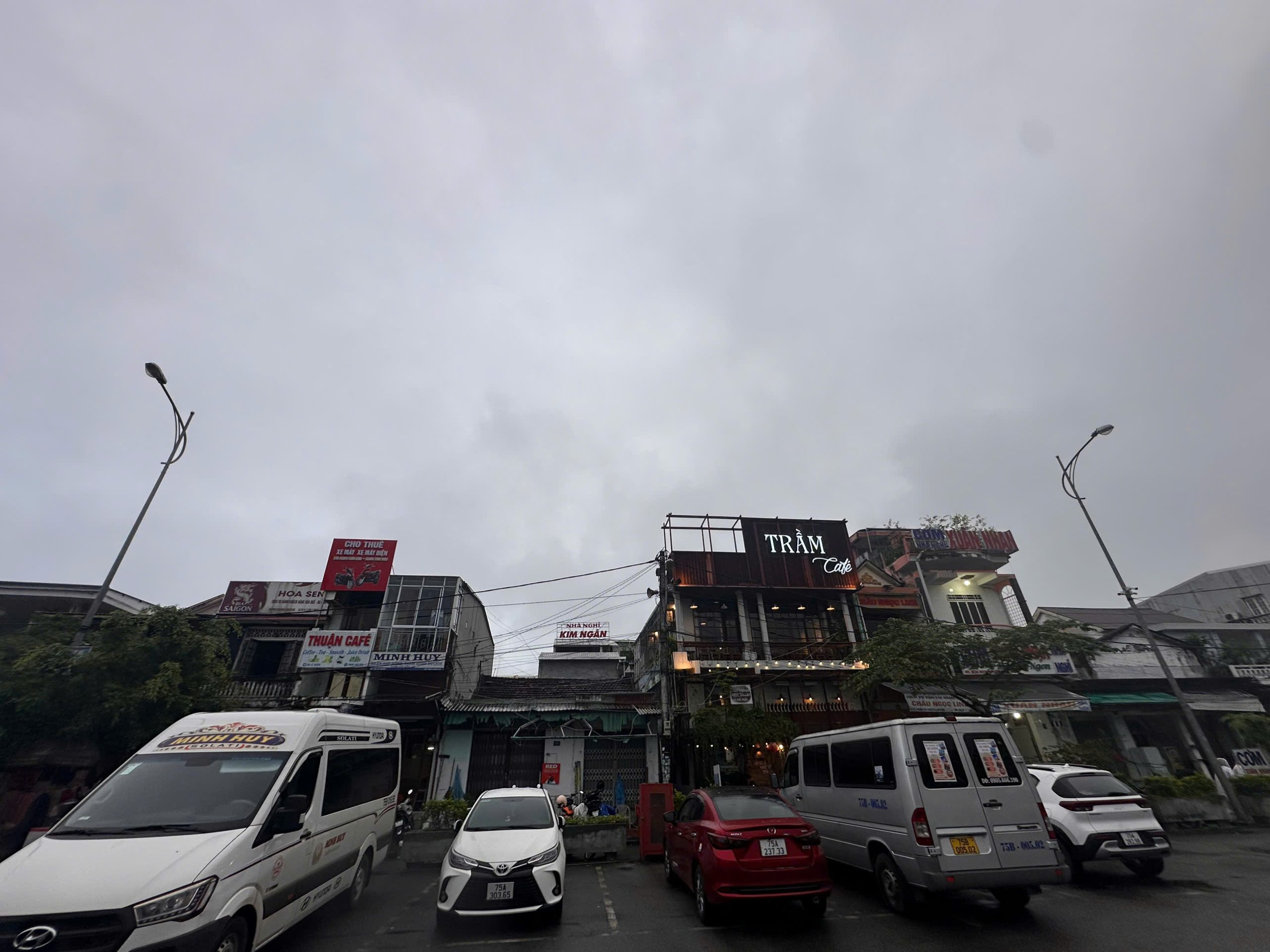 CHO THUÊ NHÀ C4 MẶT TIỀN ĐỐI DIỆN BẾN XE NGUYỄN HOÀNG