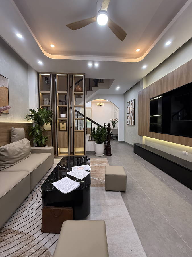 Bán nhà lô góc đường Nguyễn Khang, Cầu Giấy, 42m2. 5 tầng. MT 4,5m, Giá 9,9 tỷ