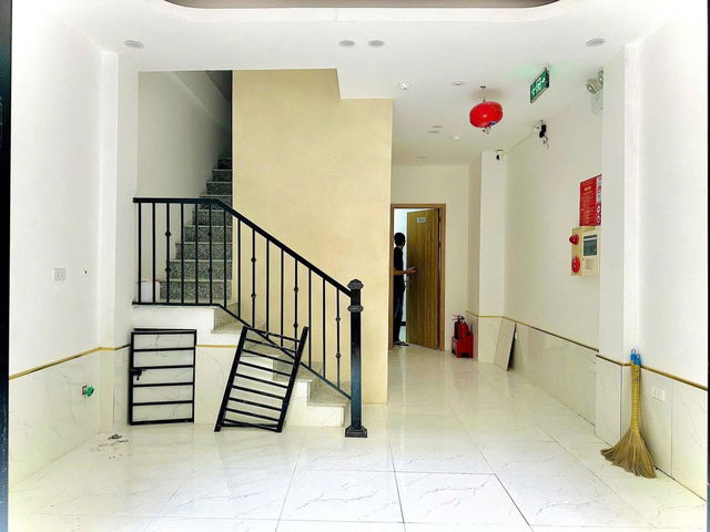 NHÀ DÒNG TIỀN. QUẬN THANH XUÂN. SỔ ĐỎ. MẶT TIỀN 4m X 6 TẦNG. THANG MÁY