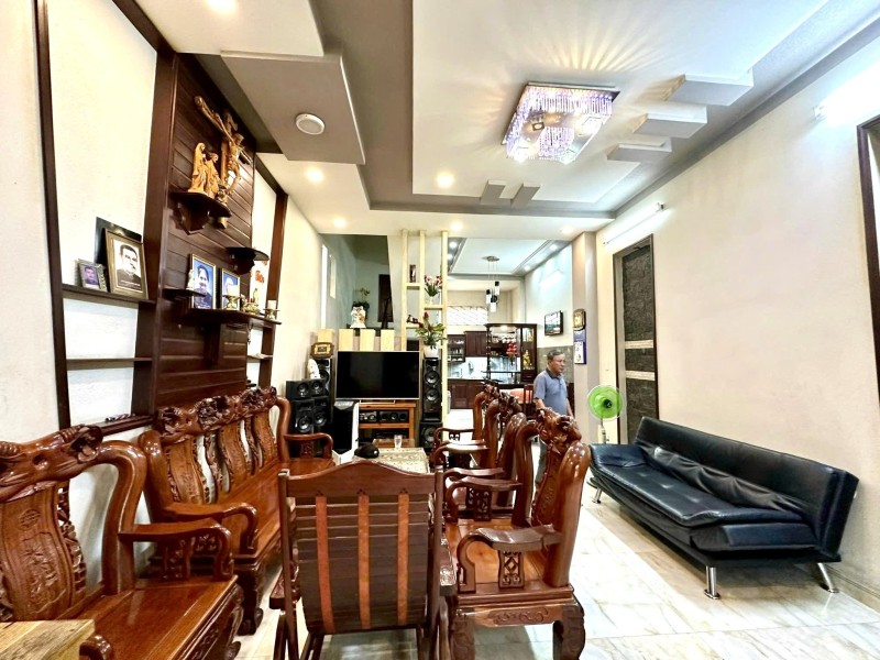 Bán nhà mặt phố Bình Phú, Thủ Đức, 80m², 8.8 tỷ, 3 tầng, 4PN