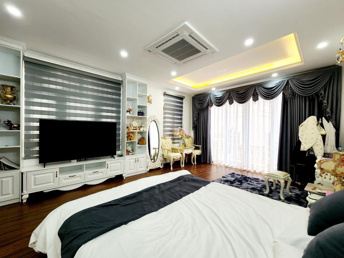 Bán nhà khu vực Tạ Quang Bửu, Hai Bà Trưng, 80m2, gần ĐH Bách Khoa, ở yên tĩnh, xây CCMN, 12 tỷ.