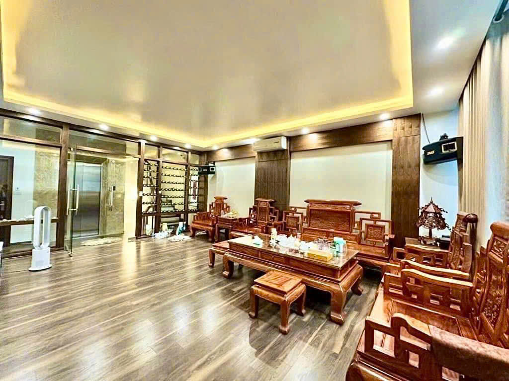 Bán nhà Đào Tấn 72 m2, 7 tầng, Ô tô tránh, kinh doanh, thang máy, giá hời