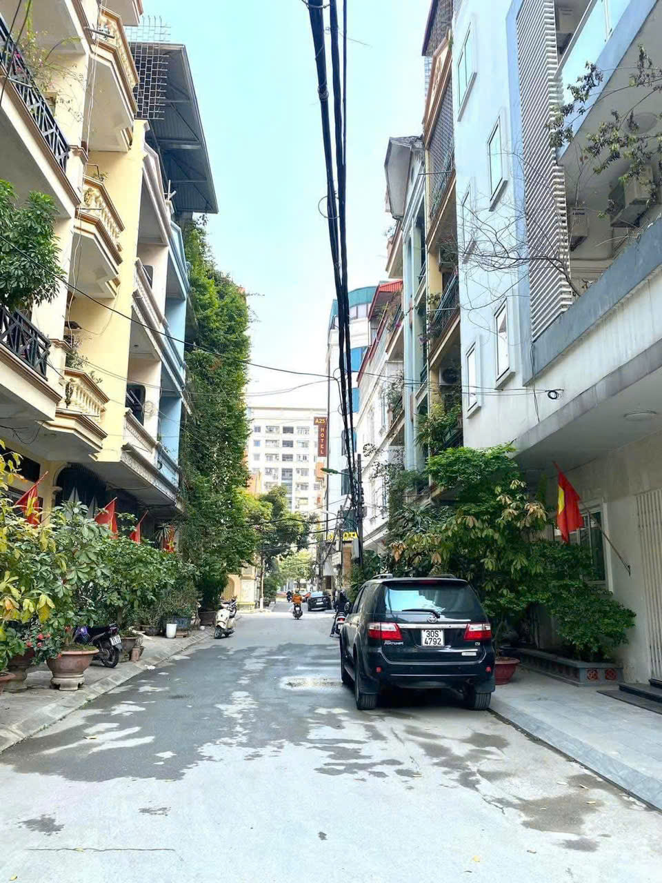 BÁN NHÀ TRẦN QUỐC HOÀN, CẦU GIẤY, PHÂN LÔ, Ô TÔ TRÁNH, 13 TỶ 900