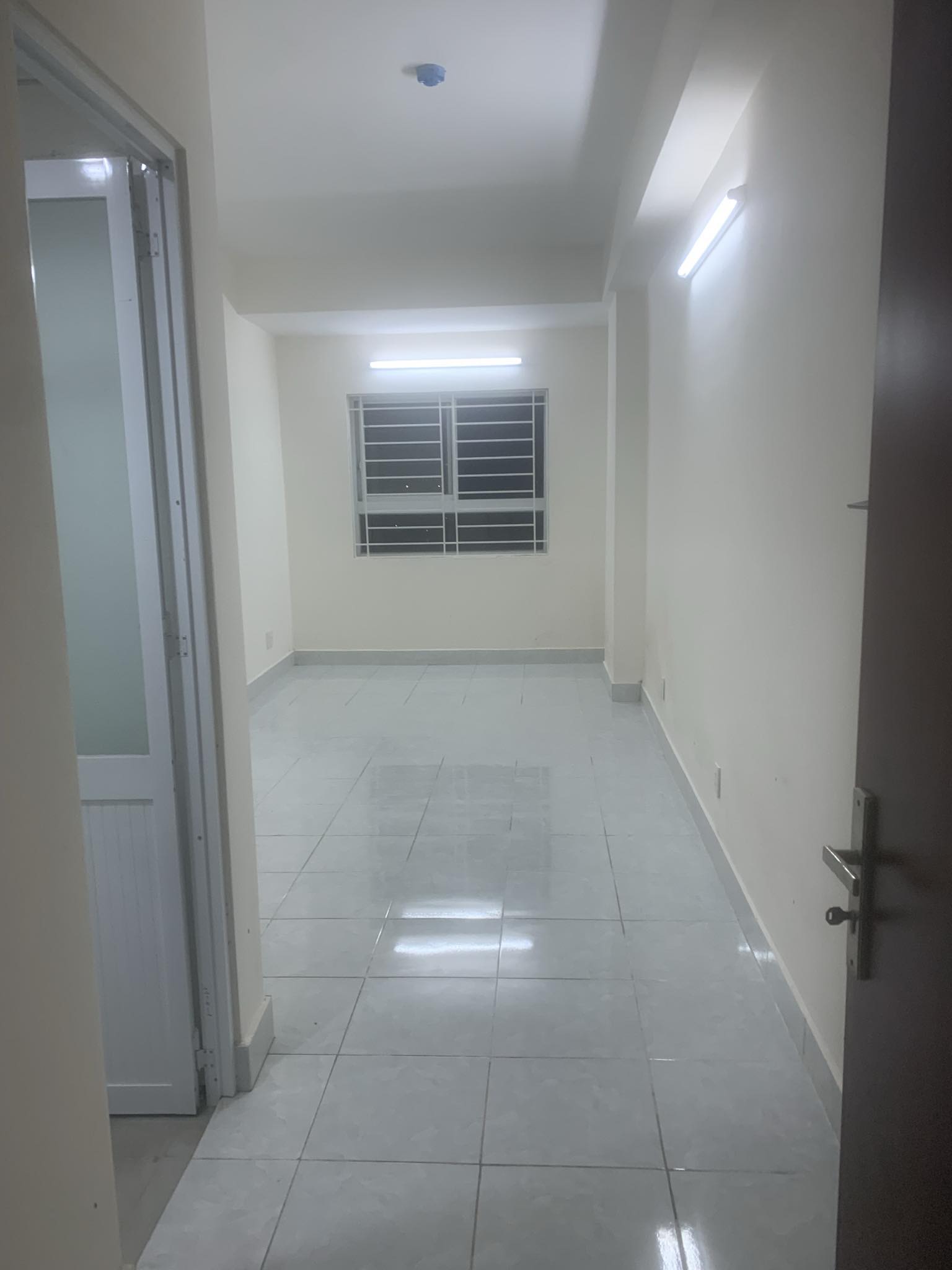 Cho thuê căn hộ 2PN tại chung cư 35 Hồ Học Lãm, nhà trống mới nhận bàn giao, giá 5,5 triệu/tháng