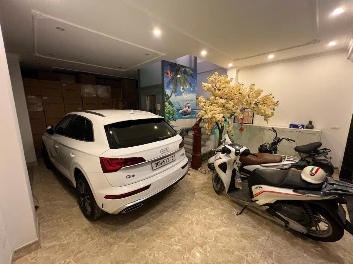 Bán nhà đẹp long lanh thang máy ở ngay Hoàng Quốc Việt, 75m2, 6T, mt 6m, gara 2 ô tô 7 chỗ, ở cực sướng