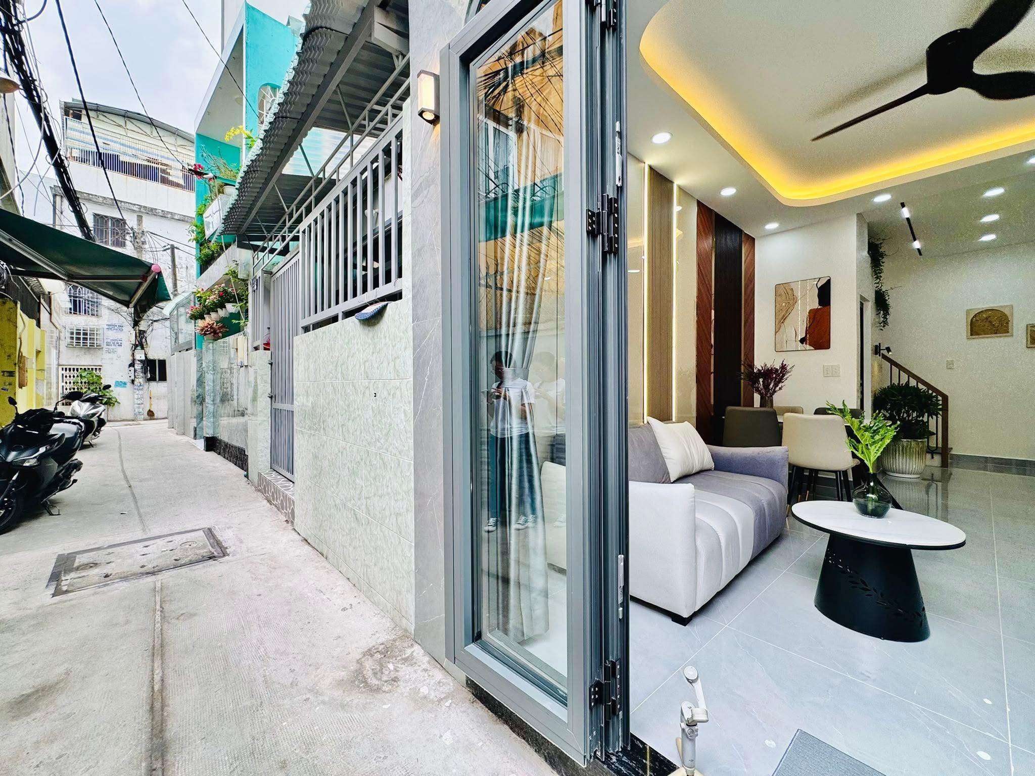 Bán Nhà Bùi Đình Túy 30m2 Xe Hơi cách vài căn Nhỉnh 5 Tỉ