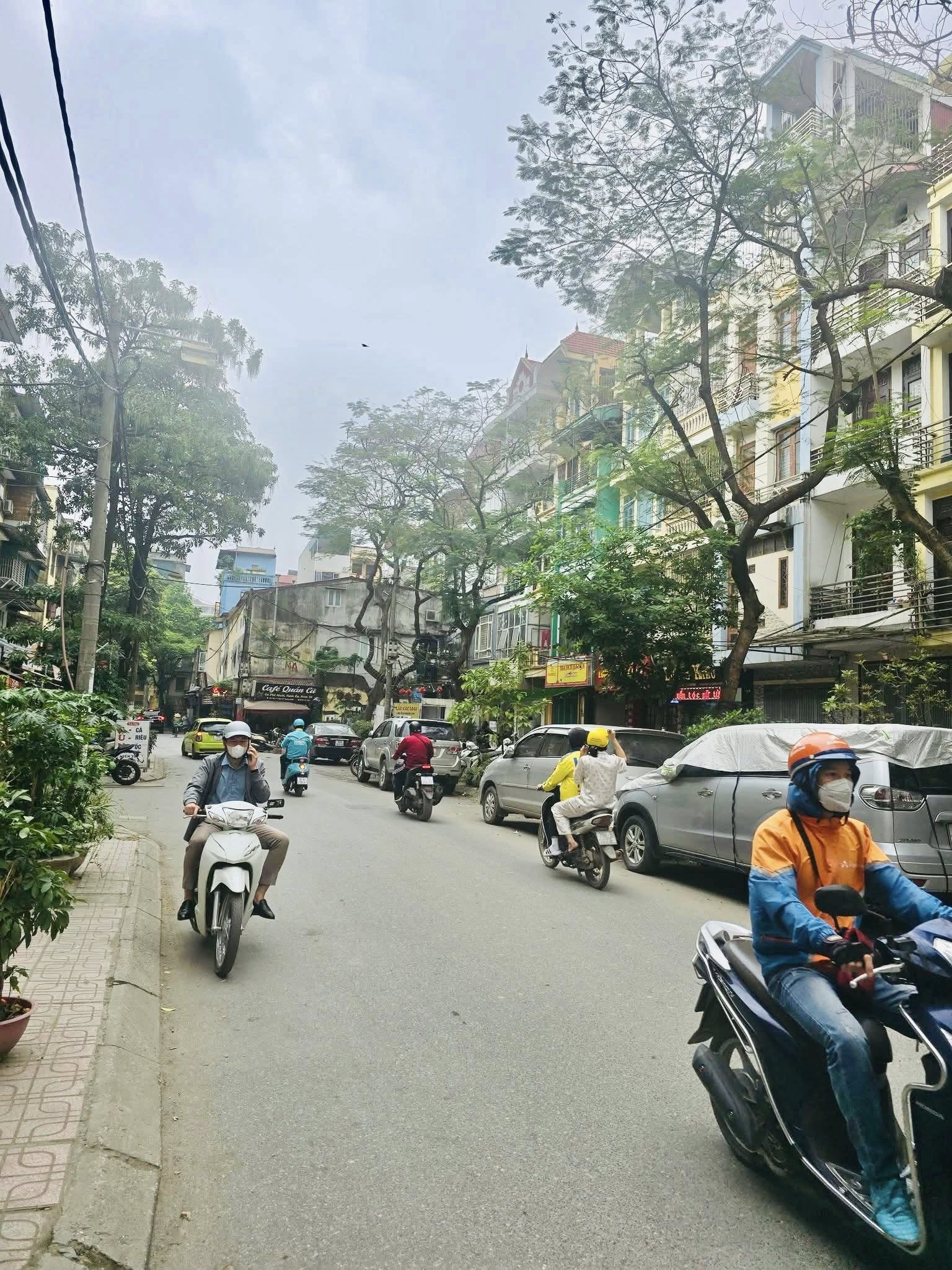 CỰC HIẾM-Ôtô tránh To như Phố- Bán nhà Đường Bưởi 54m2/5Tầng 20 Tỷ, KD sầm uất