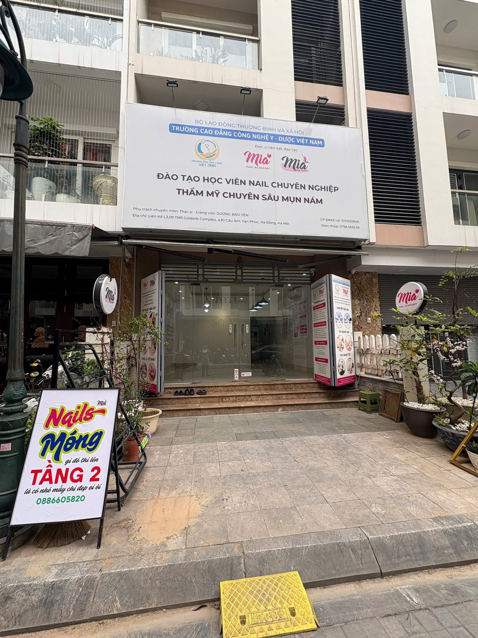 VẠN PHÚC HÀ ĐÔNG cho thuê LIỀN KỀ làm cửa hàng về LÀM ĐẸP, THẨM MỸ