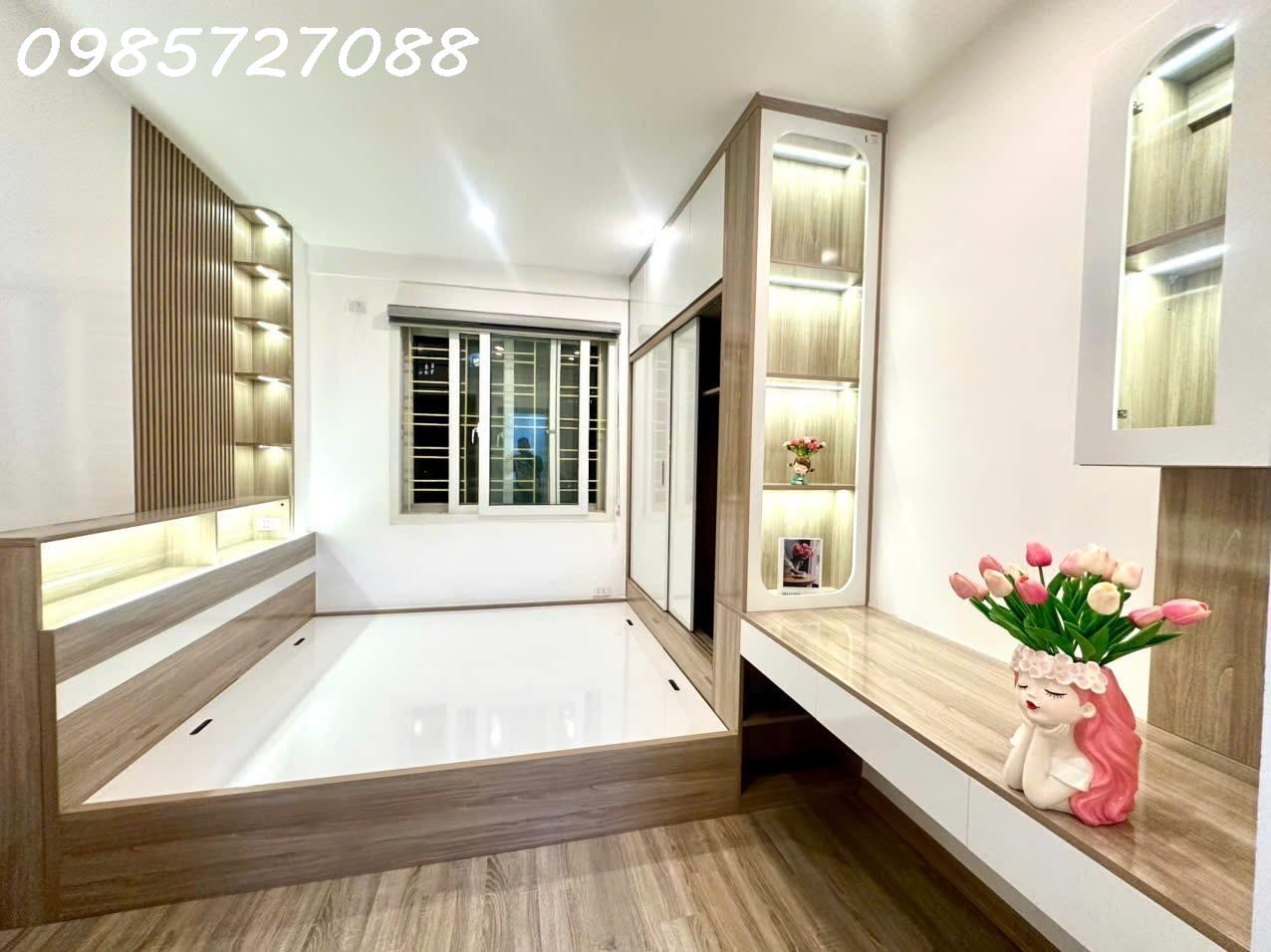 Sổ Đỏ- NƠ Bán Đảo Linh Đàm- căn góc 3 Ngủ chỉ nhỉnh 4.3 tỷ( bao thuế phí sang tên)